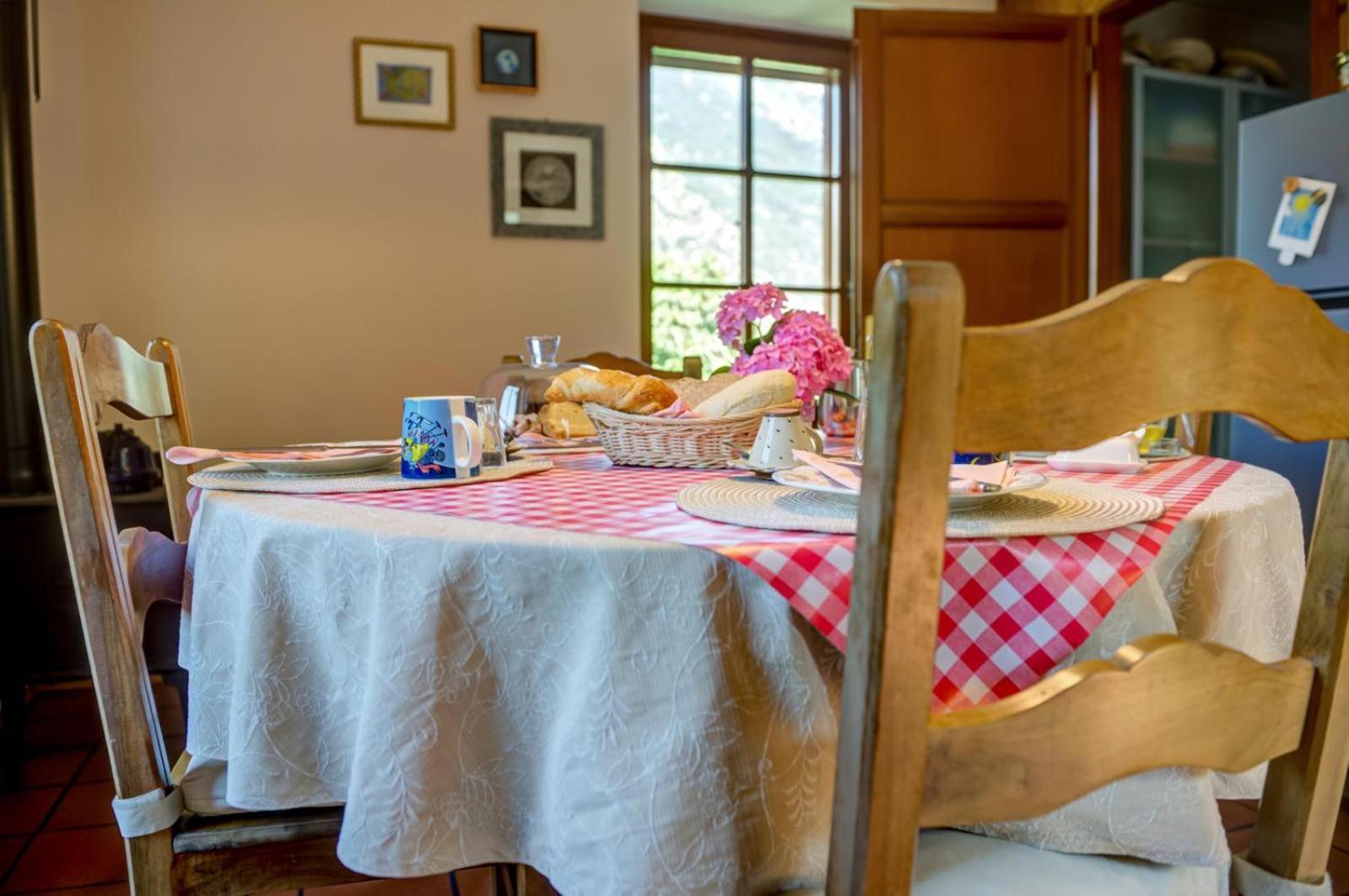 Il Pellegrino Bed & Breakfast Issogne Екстериор снимка