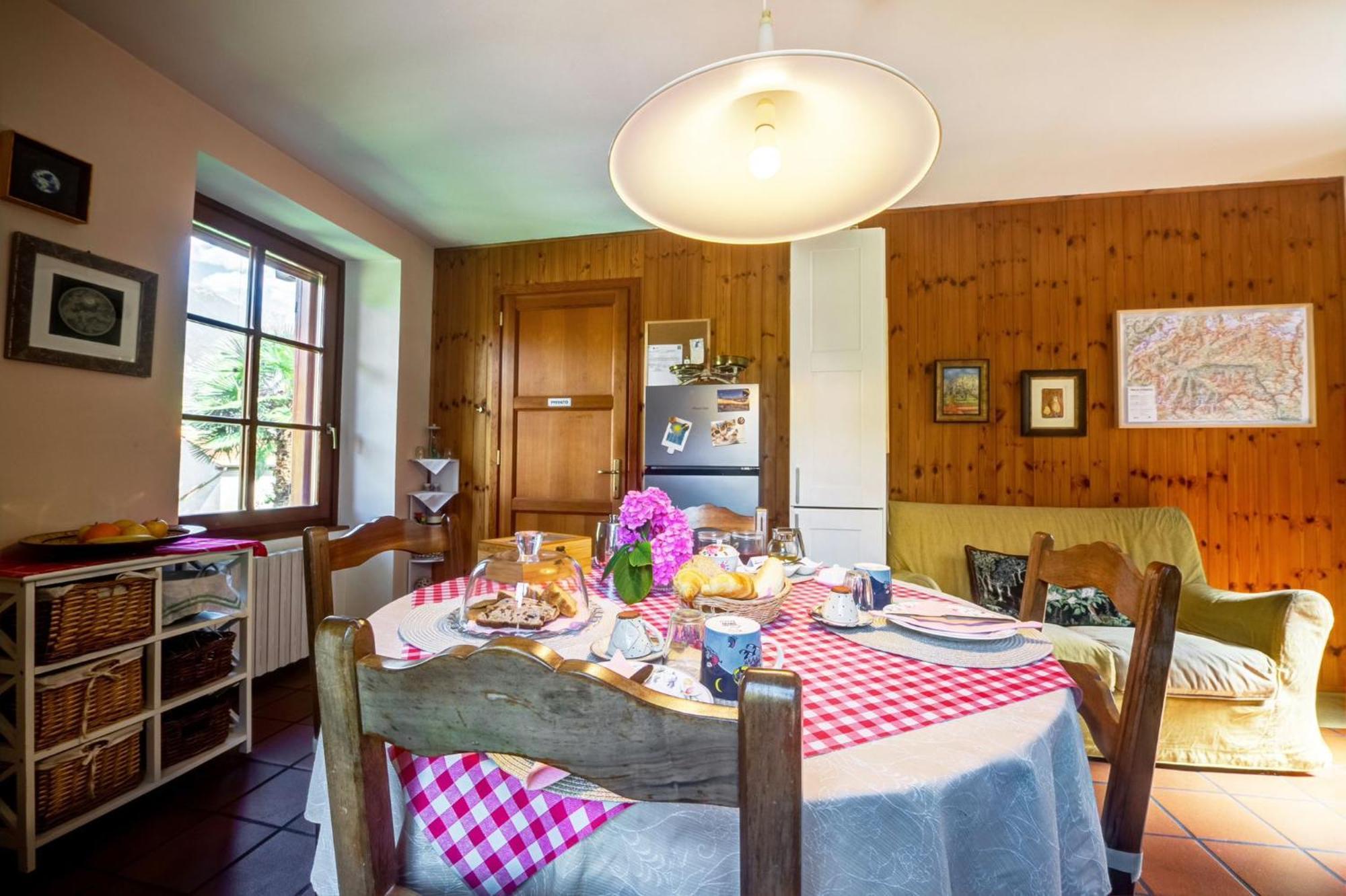 Il Pellegrino Bed & Breakfast Issogne Екстериор снимка